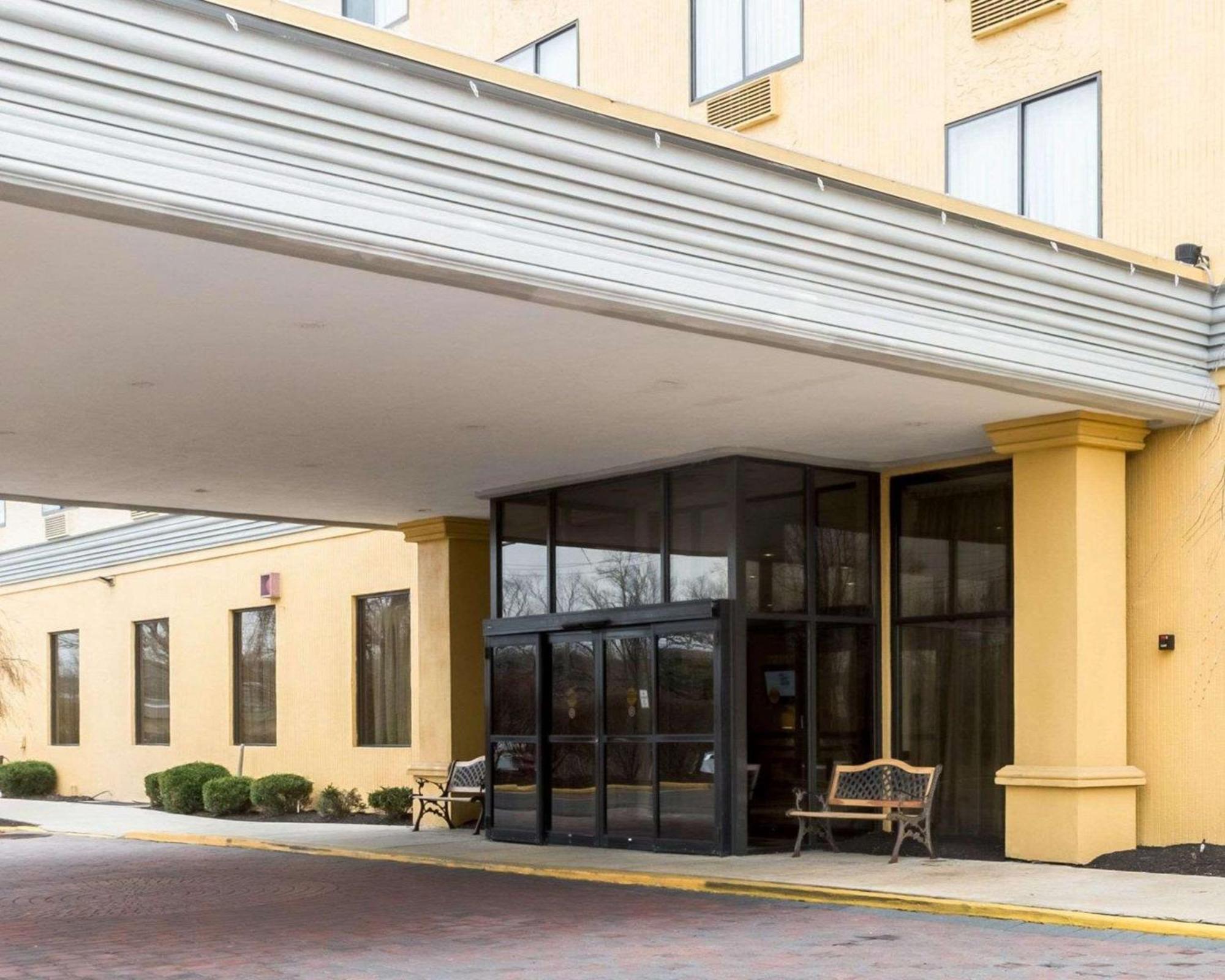 Clarion Hotel Somerset - New Brunswick Buitenkant foto